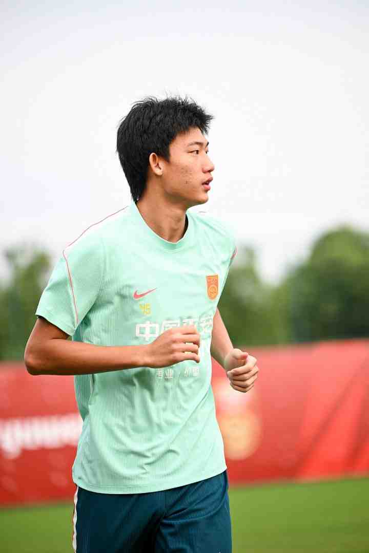 破上古纪录?若17岁赵松源今晚登场,将成为有记录以来最年轻国脚